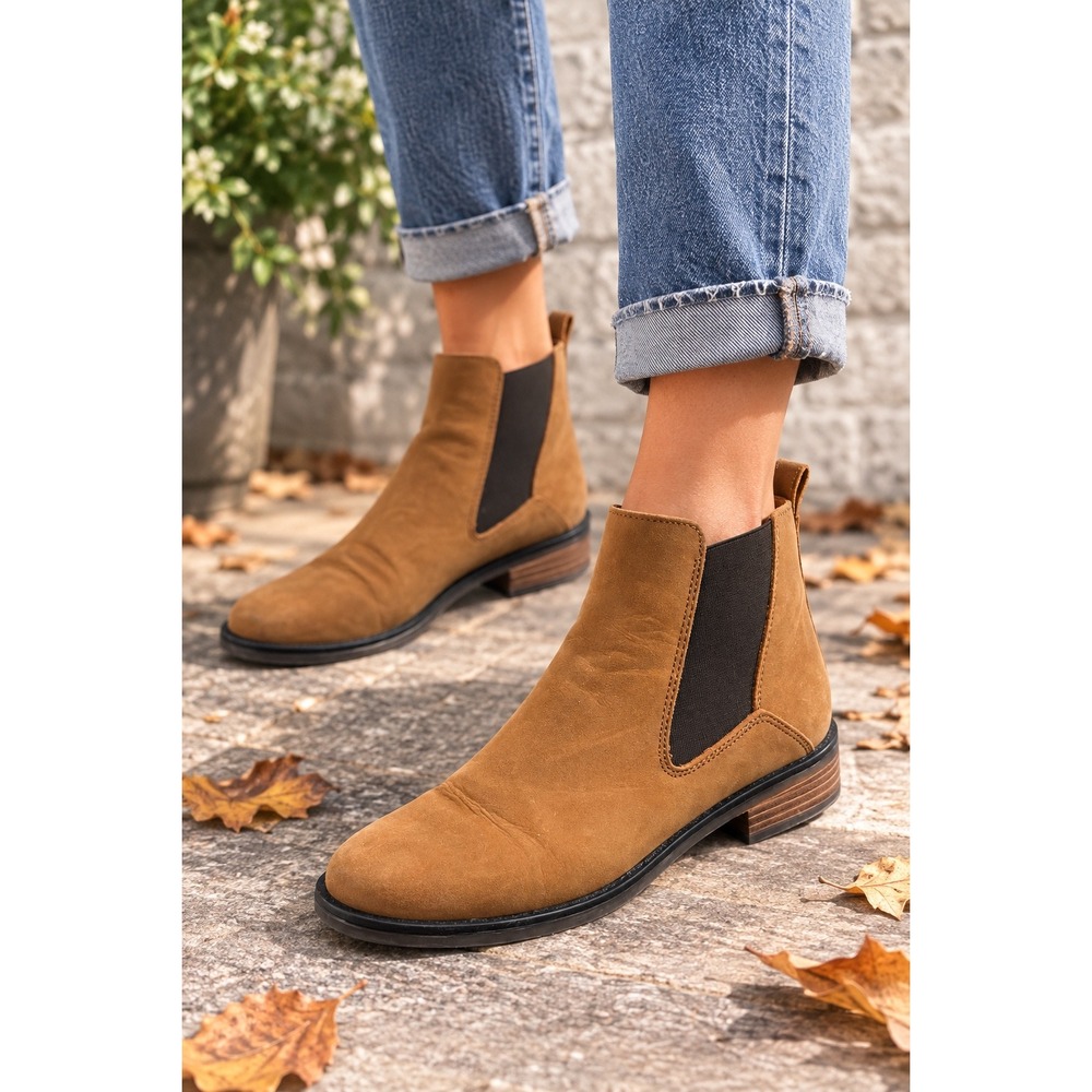 Clarks Women's 8.5 Tan Nubuck Leather Chelsea Ankle Boots Brown Pull On